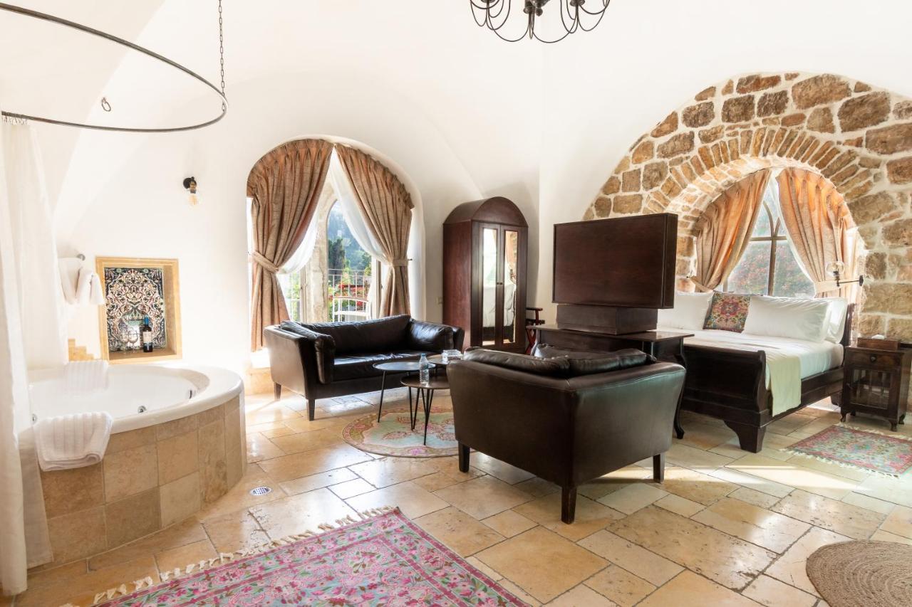 Flora Valley Boutique Hotel *